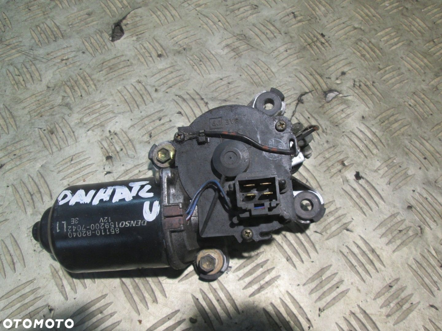 SILNICZEK WYCIERACZEK PRZÓD DAIHATSU CUORE VI 85110-B2040 - 2
