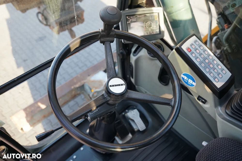 Liebherr 914 COMPACT / EXCAVATOR PE PNEURI / 13.464 ORE DE FUNCȚIONARE / CUPLAJ RAPID HIDRAULIC / CUPĂ HIDRAULICĂ PENTRU NIVELARE / - 33