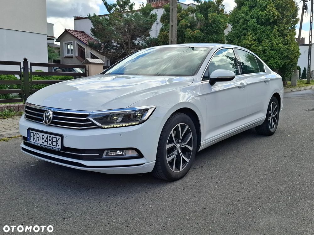 Volkswagen Passat - 1