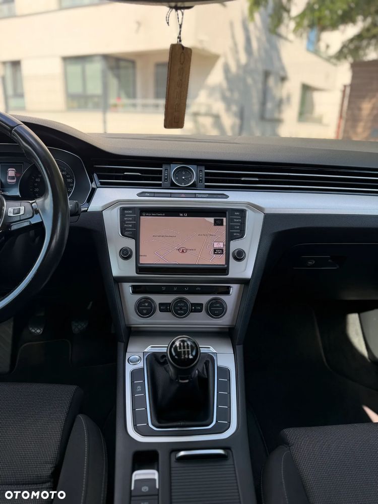 Volkswagen Passat 2.0 TDI BMT Trendline - 16