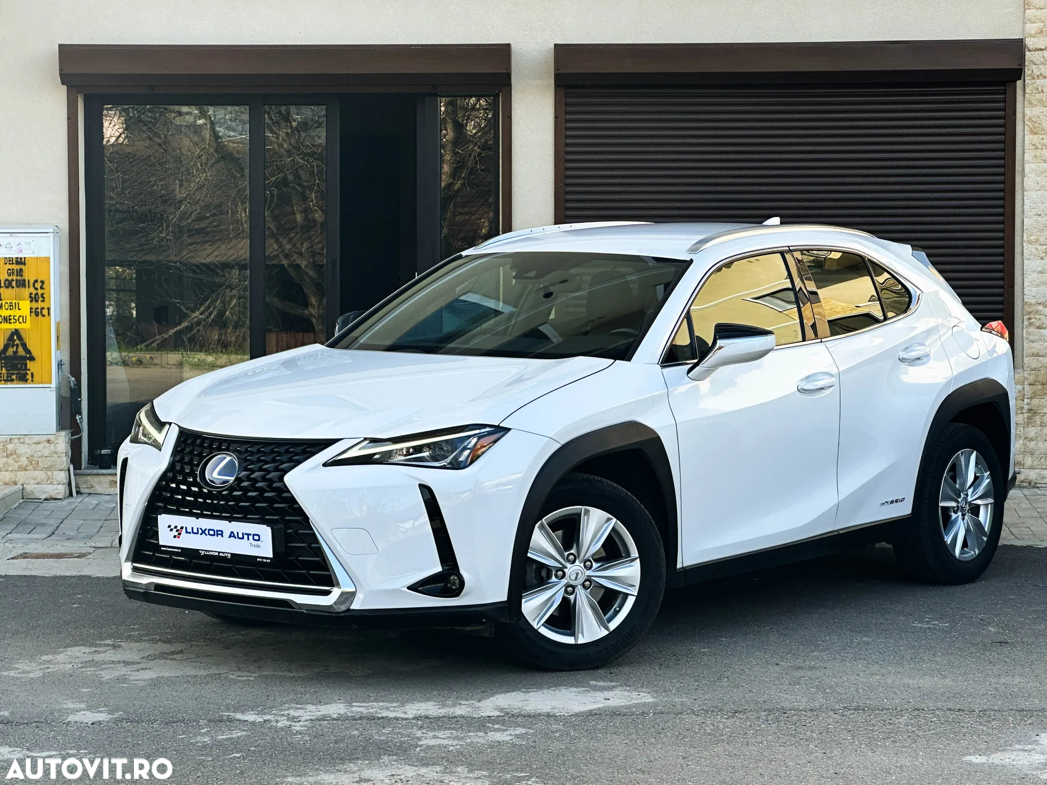 Lexus UX 250h 2.0L HEV 20H- (178 HP) 4X2 CVT Executive - 3