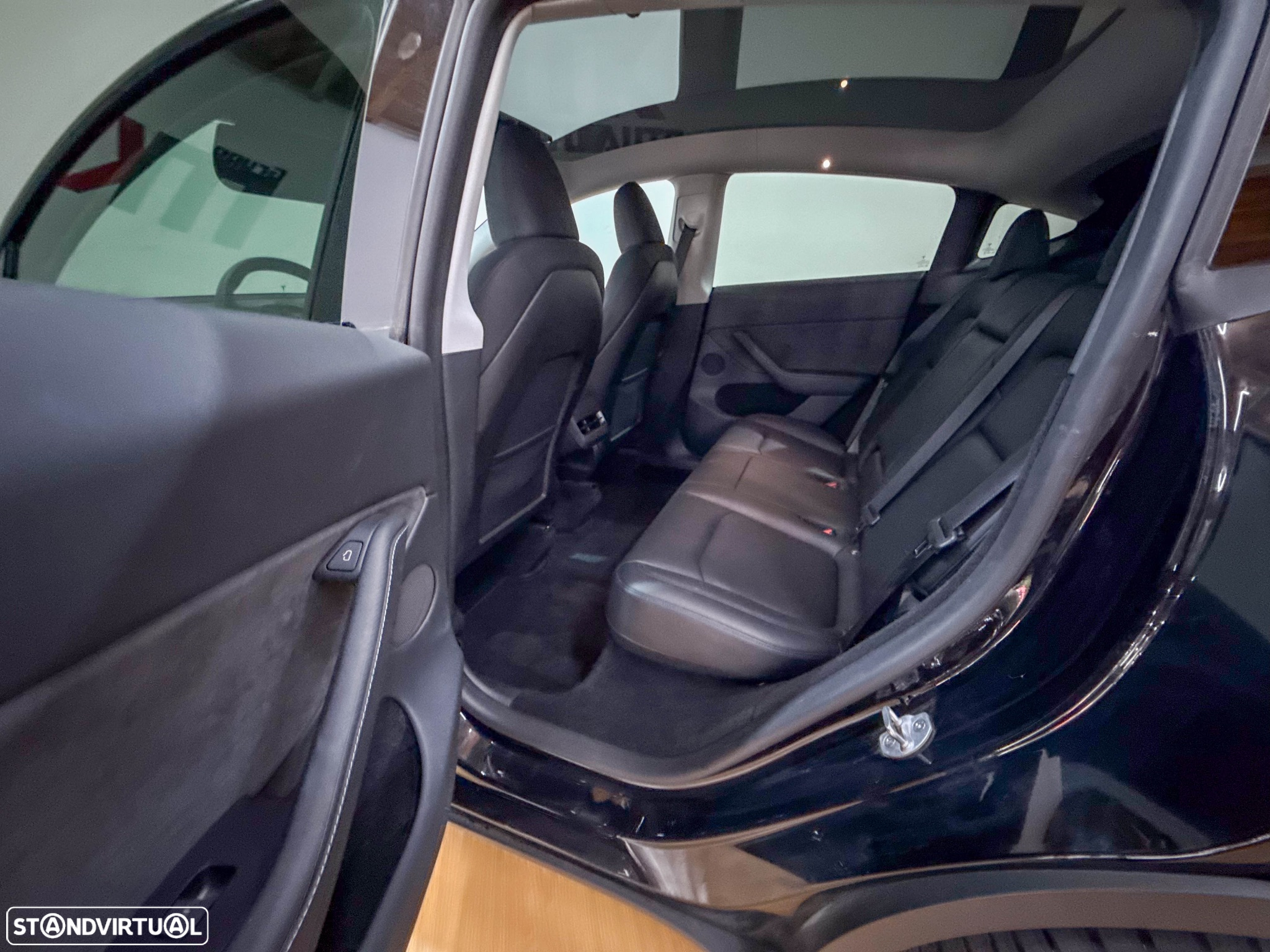 Tesla Model Y Performance Dual Motor AWD - 19