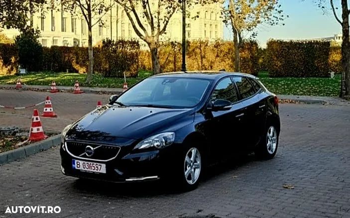 Volvo V40 D2 Momentum - 1