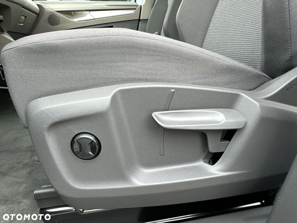 Volkswagen Multivan - 36