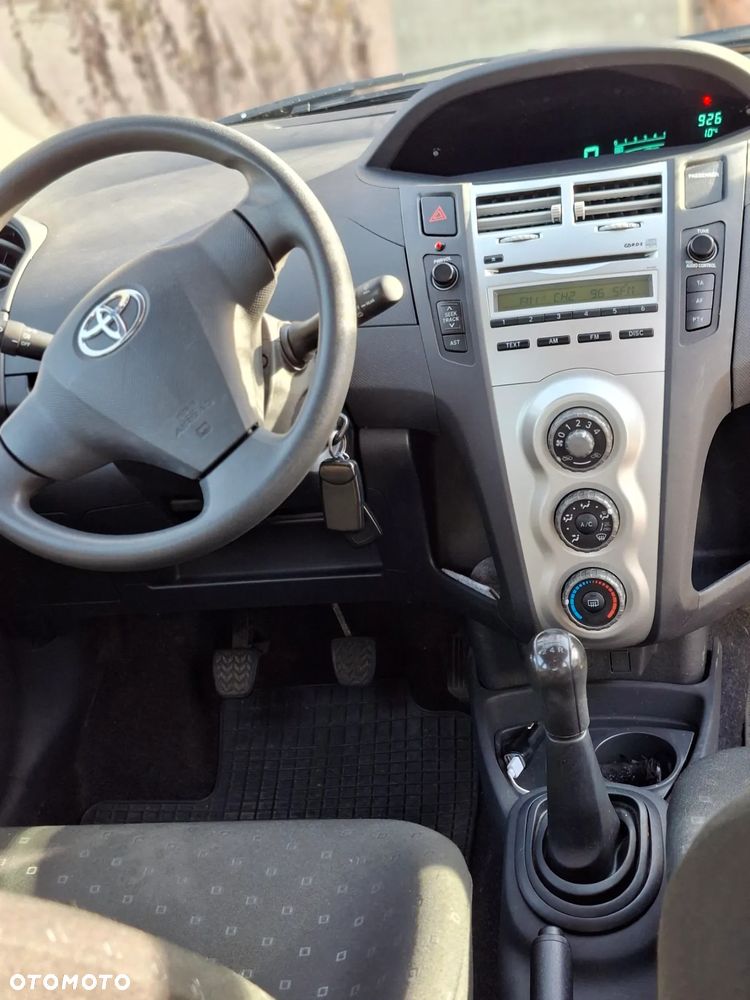Toyota Yaris - 15