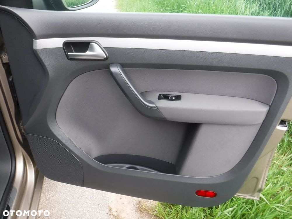 Volkswagen Touran 1.4 TSI MATCH - 21
