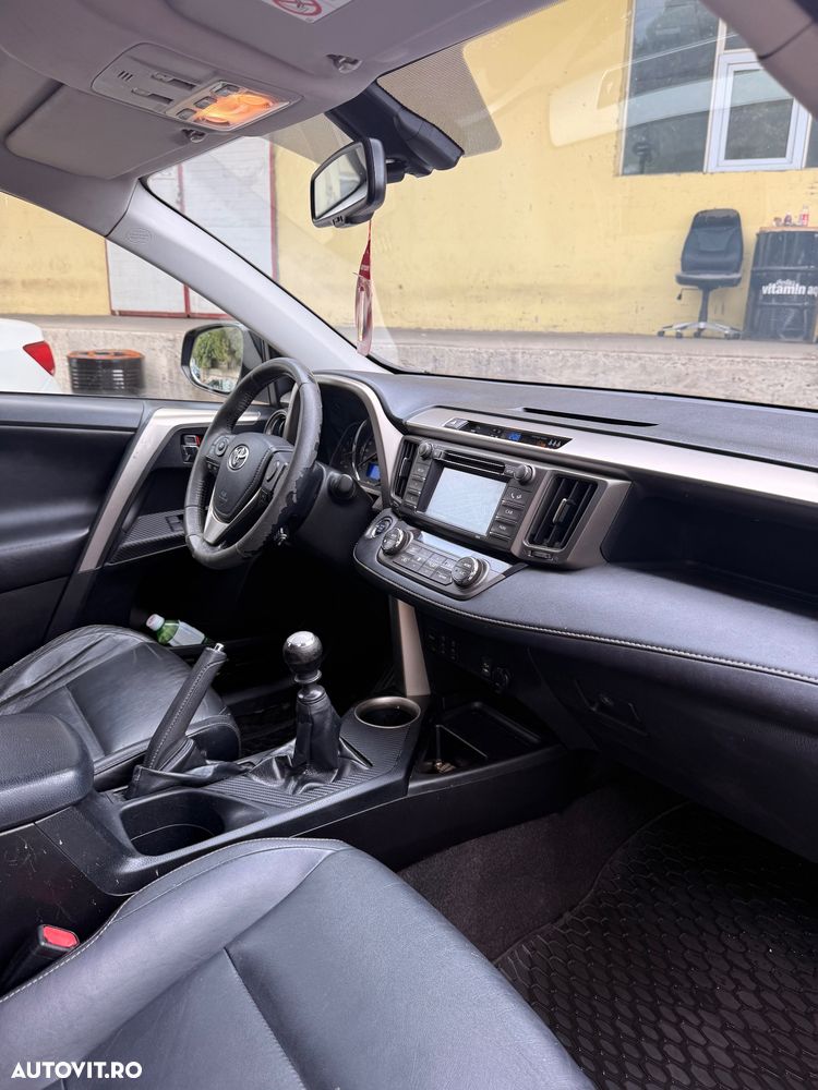 Toyota RAV4 2.2 D-4D Luxury - 6