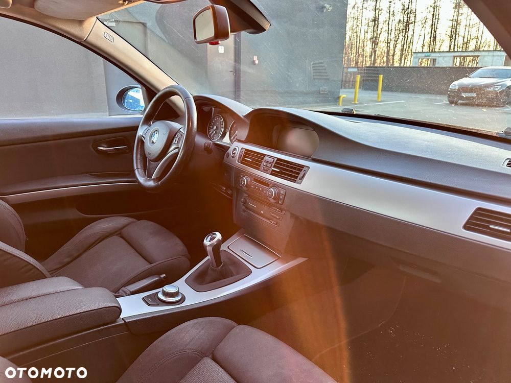 BMW Seria 3 318i - 8