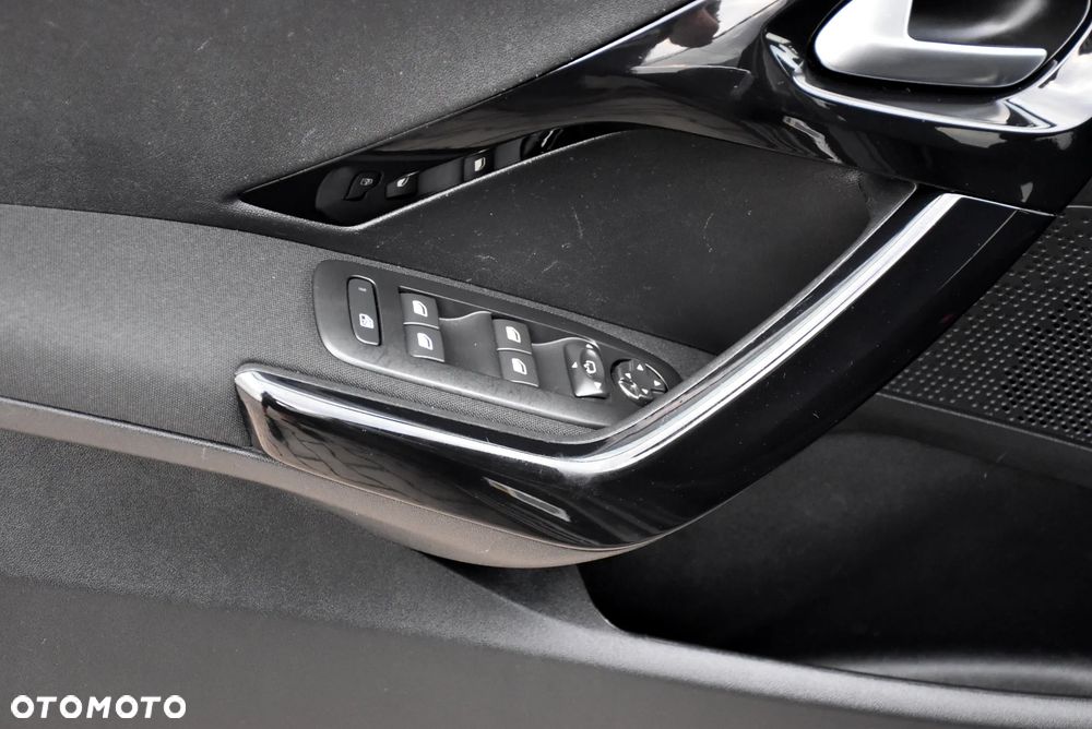 Peugeot 208 - 20