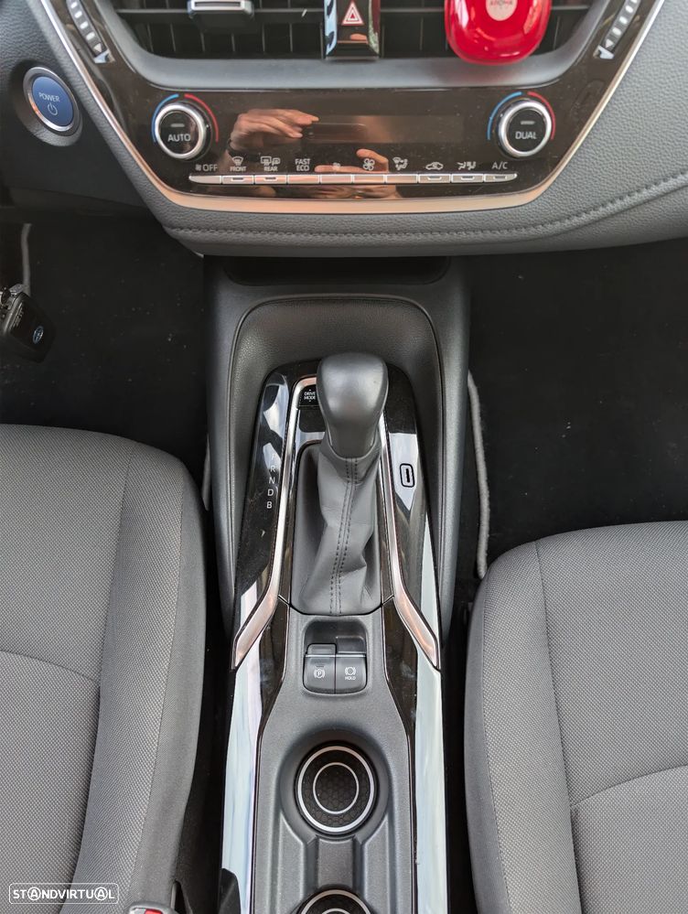 Toyota Corolla SD 1.8 Hybrid Luxury - 11