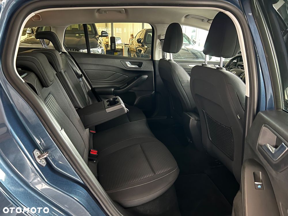 Ford Focus 1.0 EcoBoost Titanium Business - 36