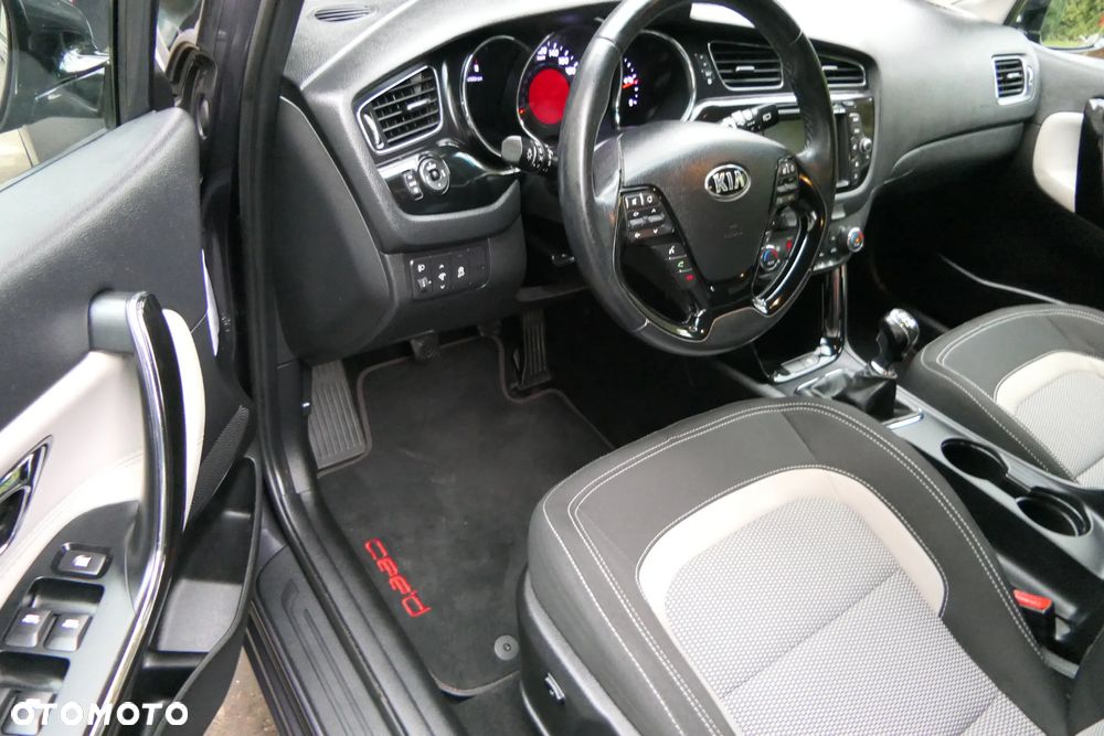 Kia Ceed 1.6 GDI Business Line - 17