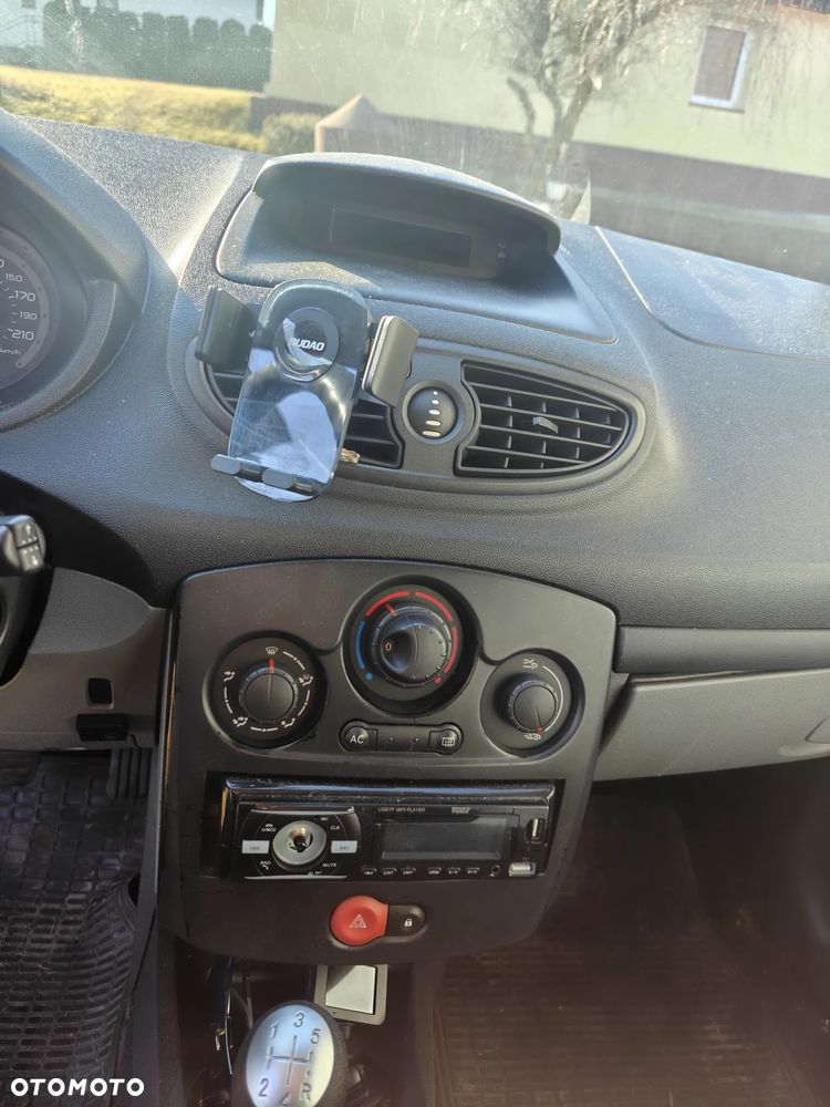 Renault Clio 1.4 16V Authentique - 9