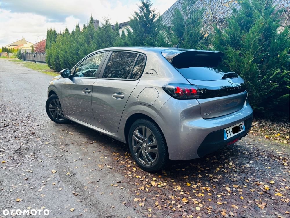 Peugeot 208 PureTech 100 EAT8 Allure - 11