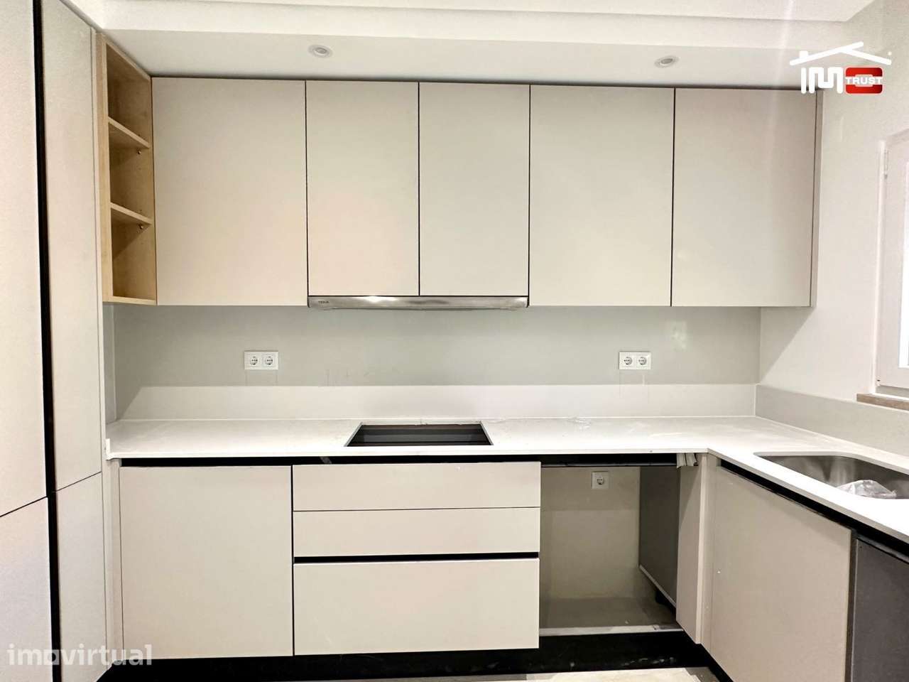 Apartamento T3 com Parqueamento e Varanda com churrasqueira - Grande imagem: 3/28
