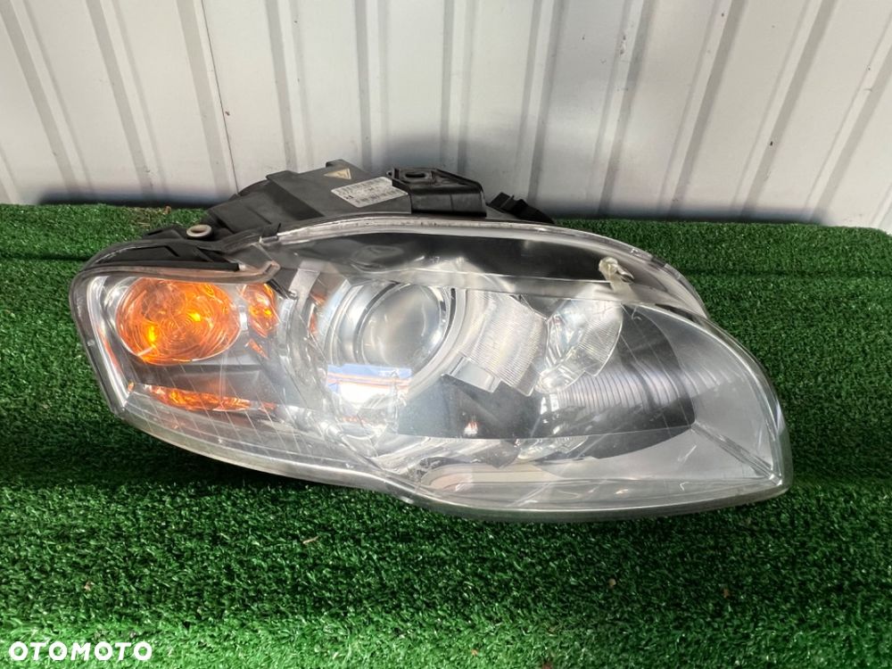 AUDI A4 B7 8E0 LAMPA PRZEDNIA PRAWA XENON - 1