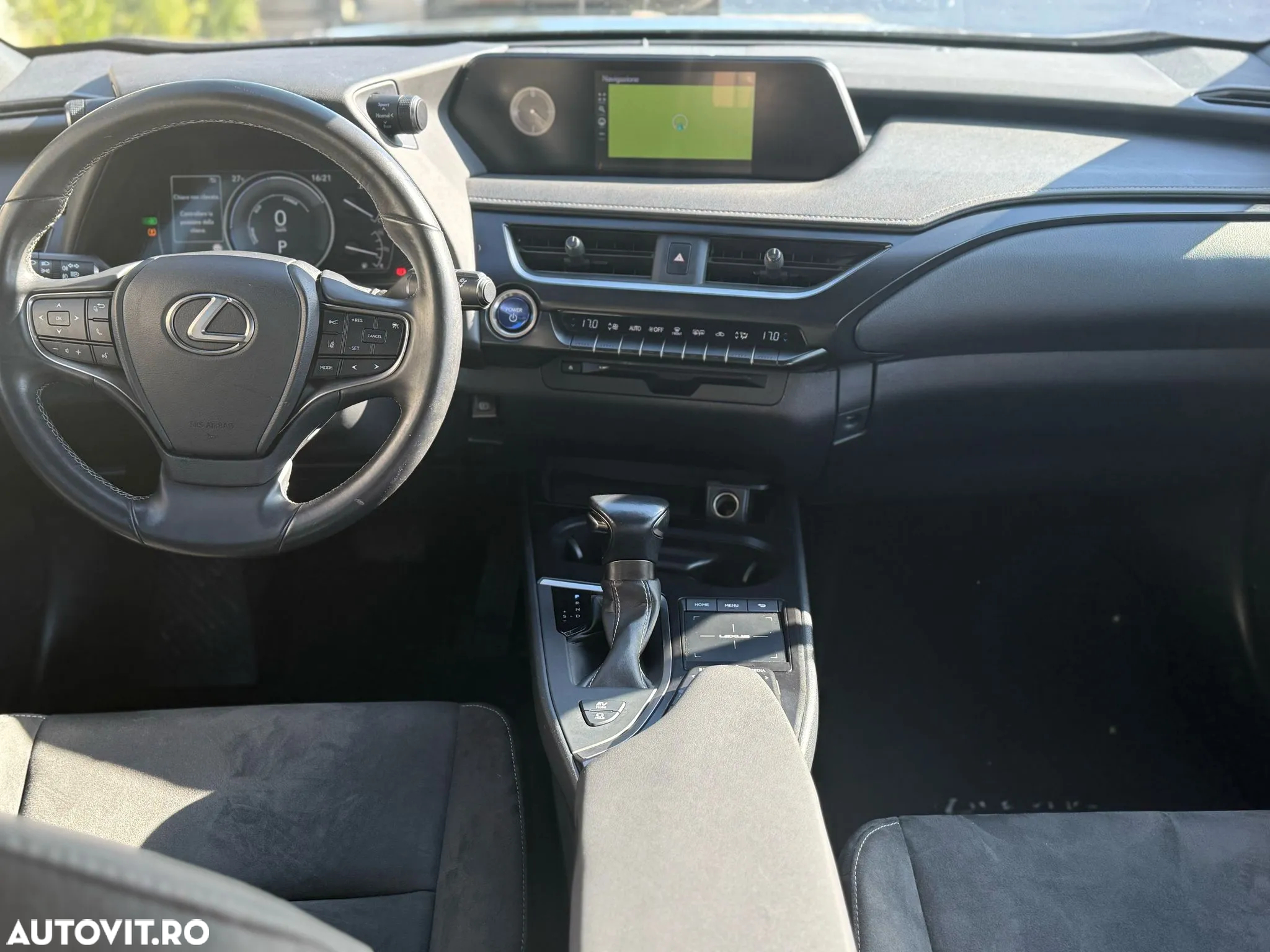 Lexus UX 250h 2.0L HEV 20H- (178 HP) 4X2 CVT Business - 20