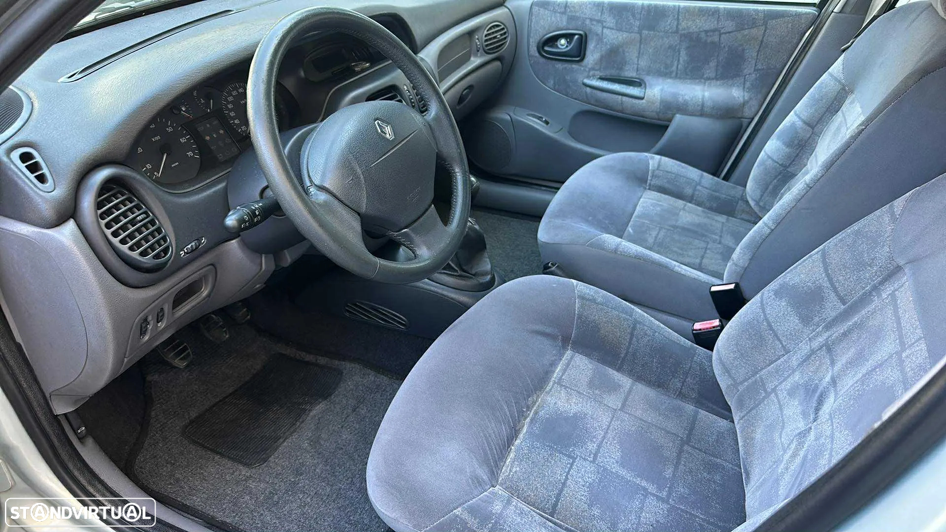 Renault Mégane 1.4 16V RXE AC - 9