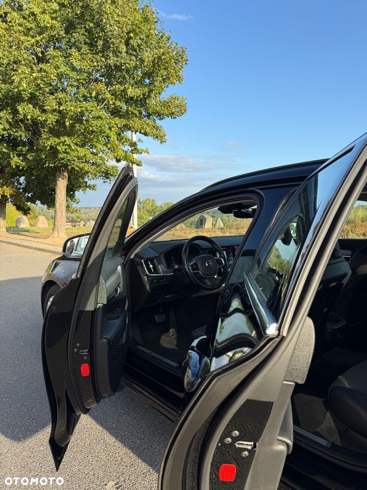 Volvo V90 D4 SCR AWD Momentum Pro - 23