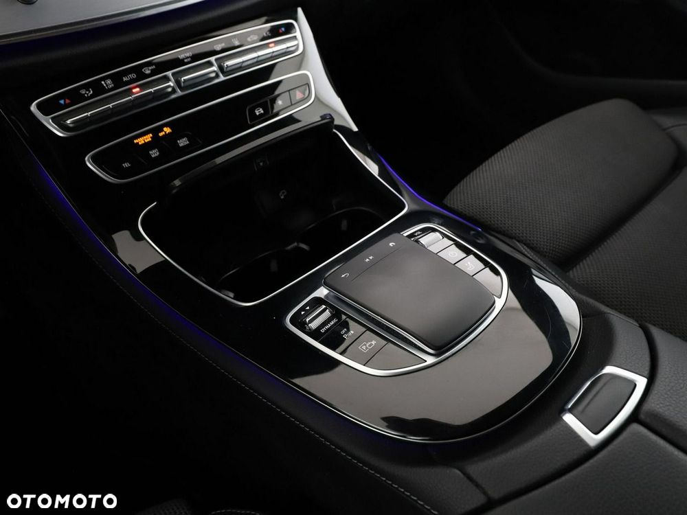 Mercedes-Benz Klasa E 300 de Avantgarde - 32