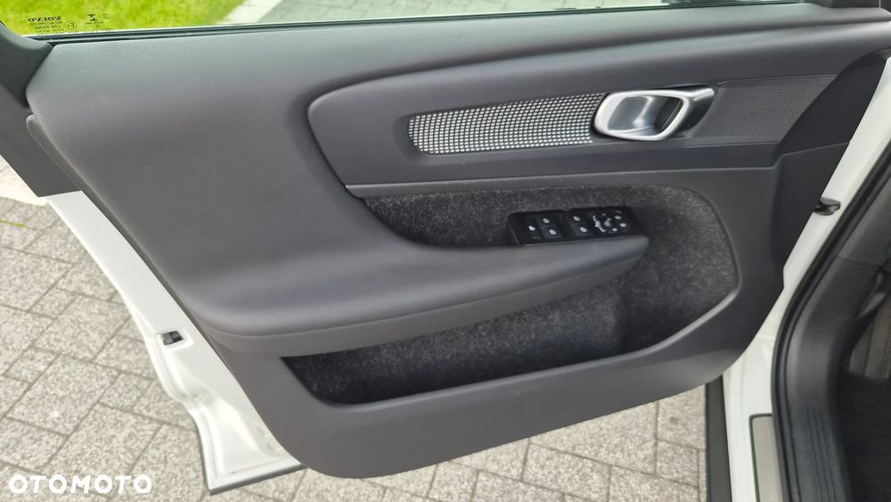 Volvo XC 40 T3 Geartronic Momentum Pro - 26