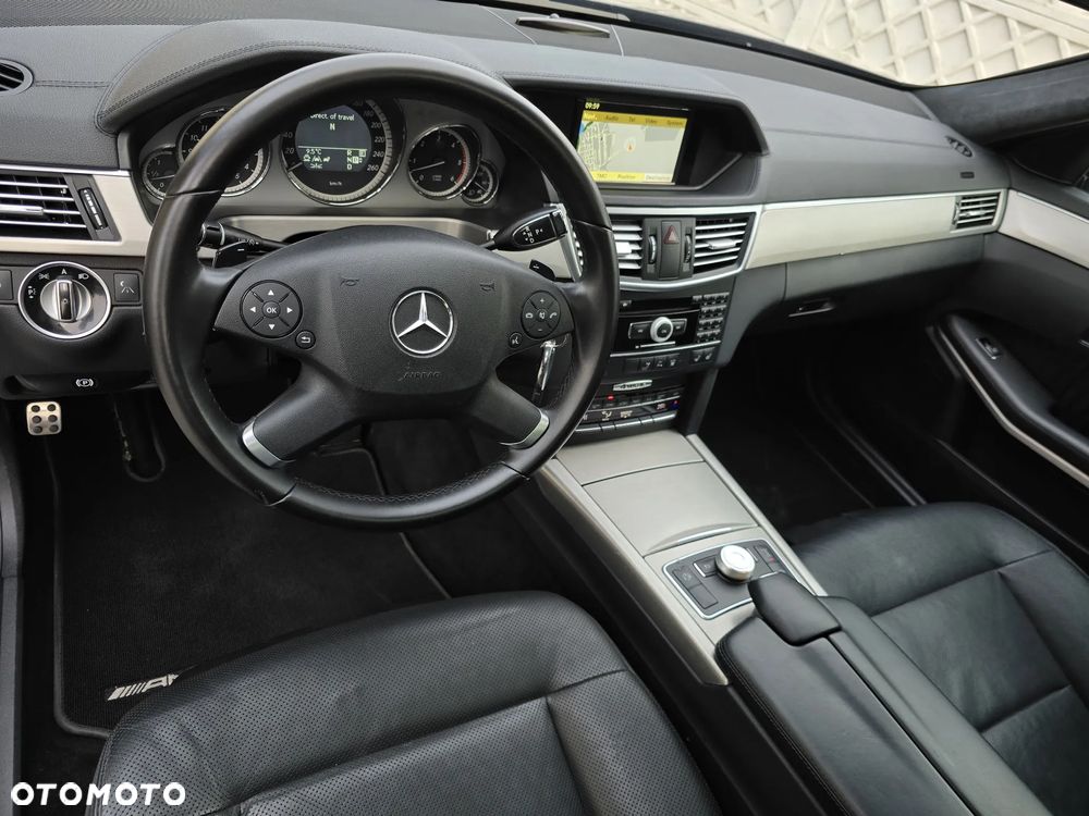 Mercedes-Benz Klasa E 350 CDI DPF 4Matic BlueEFFICIENCY 7G-TRONIC Avantgarde - 35