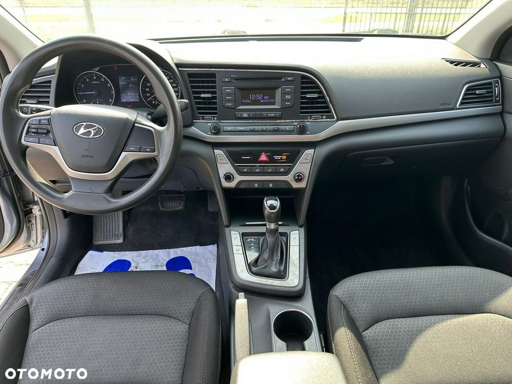 Hyundai Elantra - 8