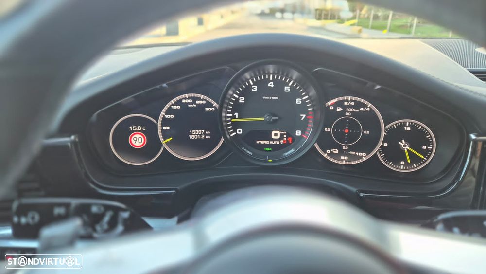 Porsche Panamera 4 E-Hybrid - 8