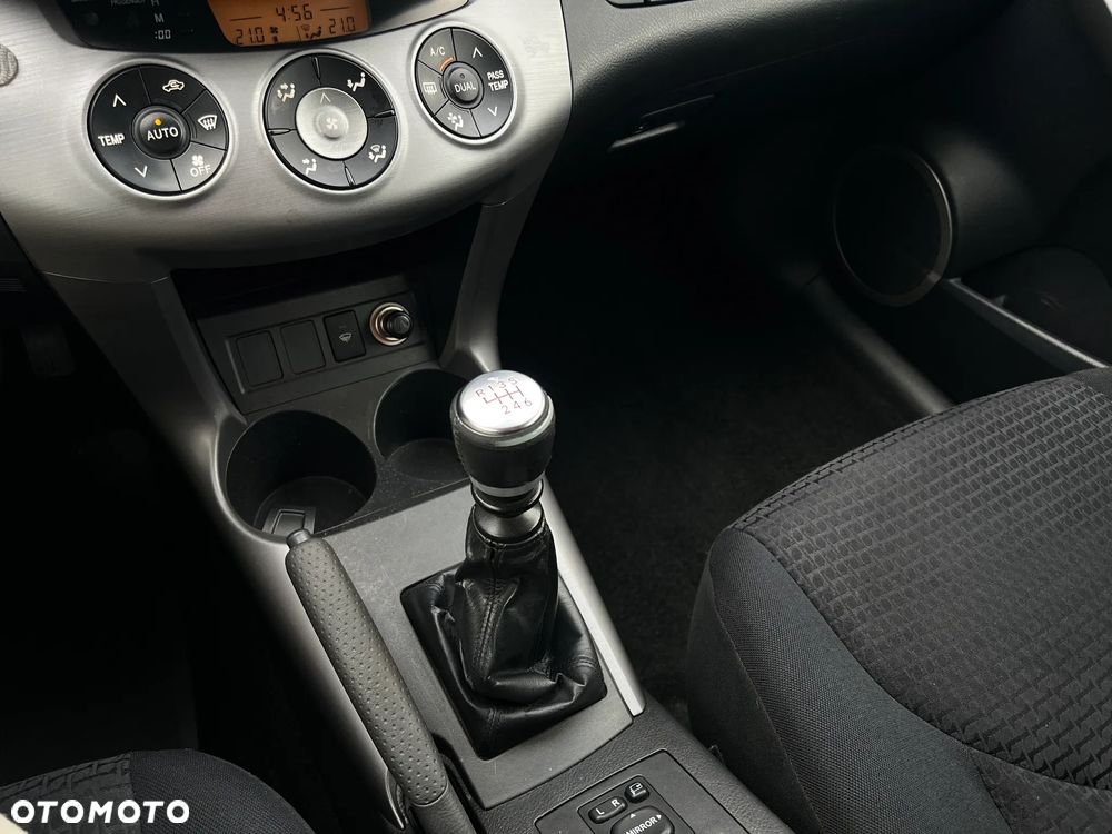 Toyota RAV4 2.2 D-4D Sol 180 - 18