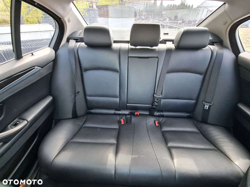 BMW Seria 5 528i xDrive Sport-Aut - 17