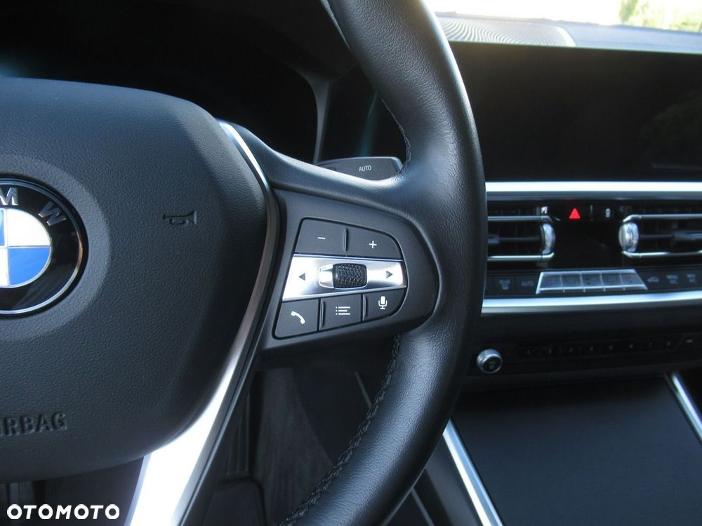 BMW Seria 3 320i Luxury Line - 14