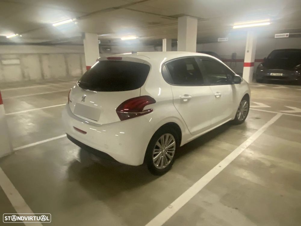 Peugeot 208 1.2 PureTech Signature - 5