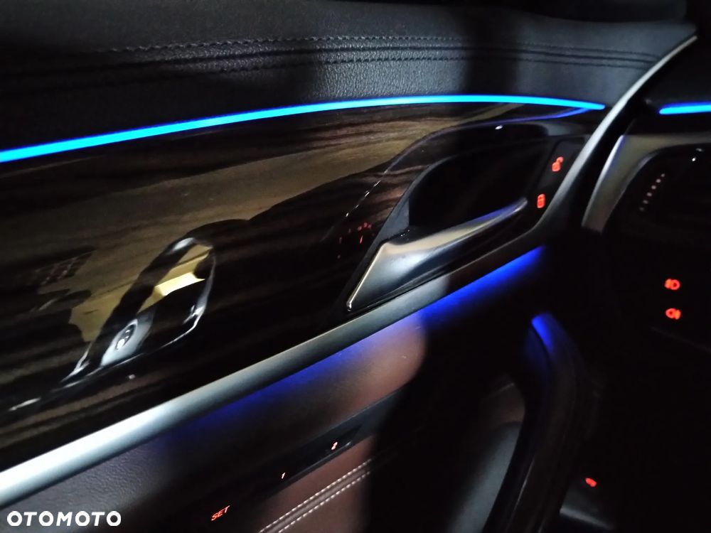 BMW Seria 5 530i GPF xDrive Luxury Line sport - 8