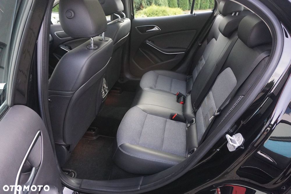 Mercedes-Benz GLA 200 7G-DCT Urban - 21