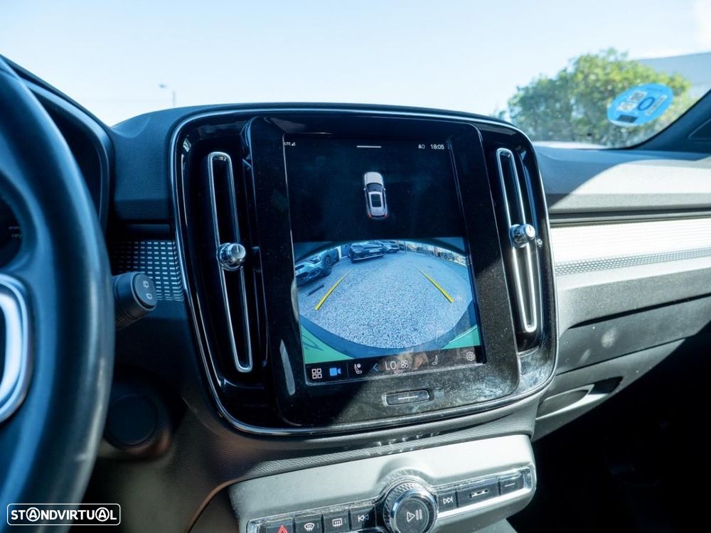 Volvo XC 40 Recharge 78 kWh Twin Motor Core — fotografia 33
