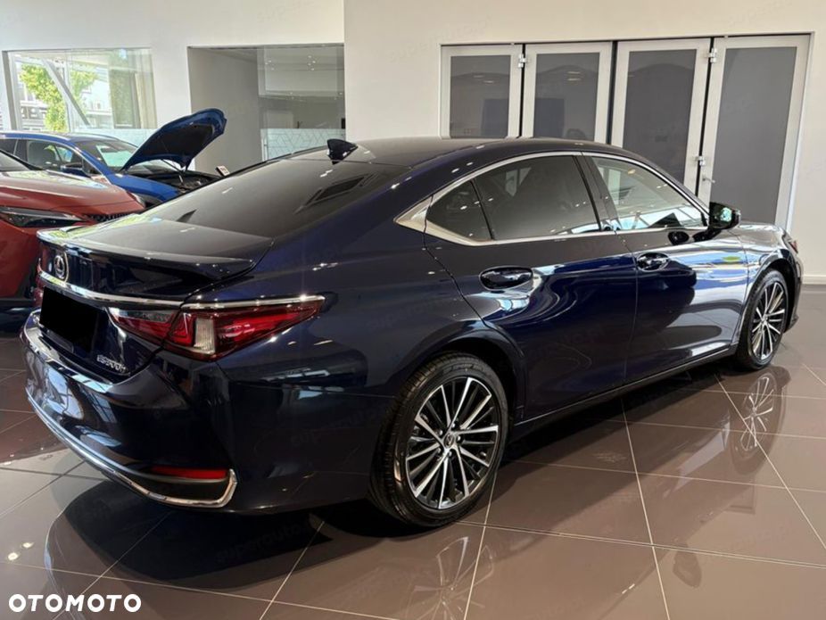 Lexus ES - 7