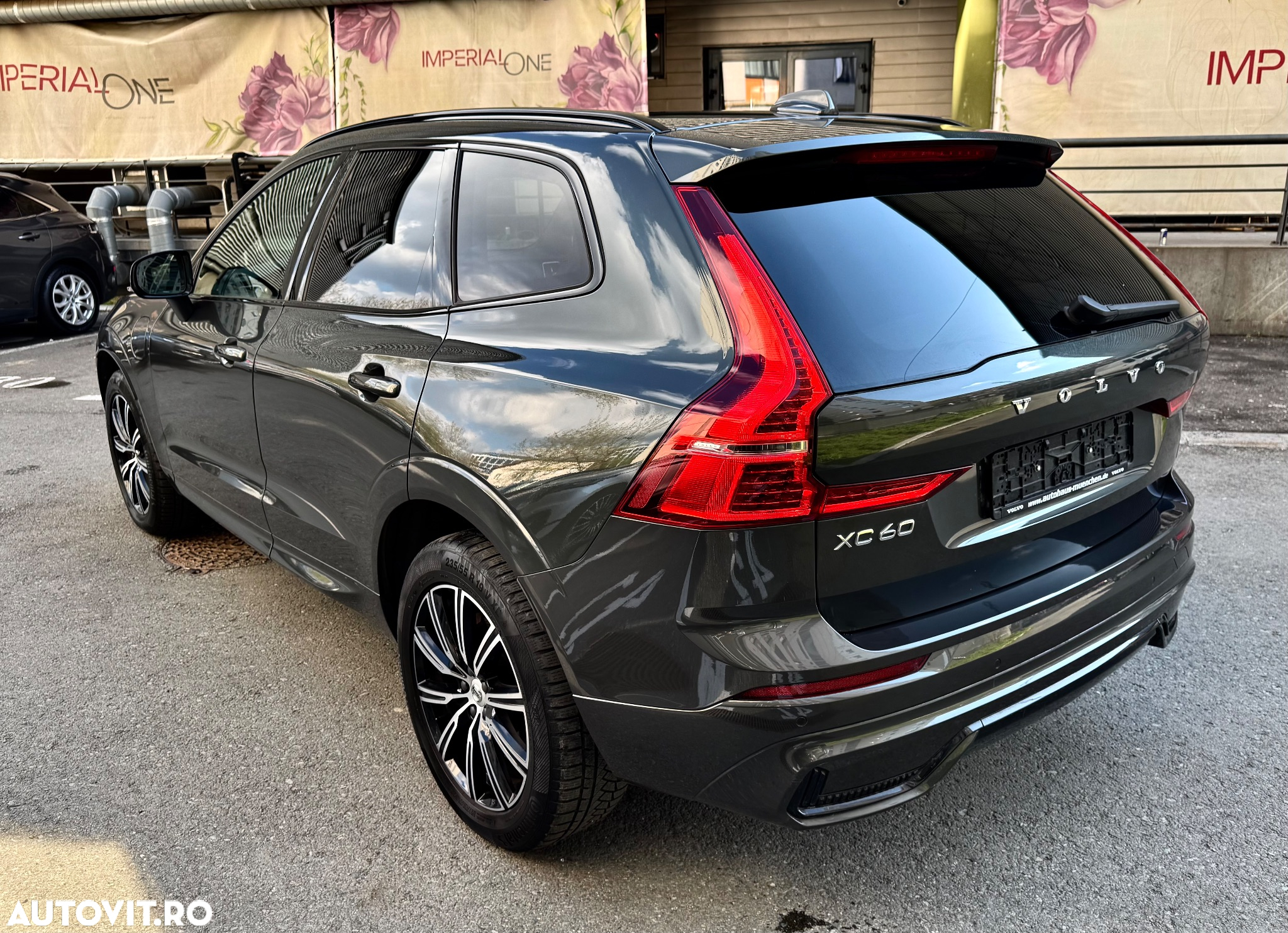 Volvo XC 60 T8 AWD Recharge Geartronic RDesign Expression - 5