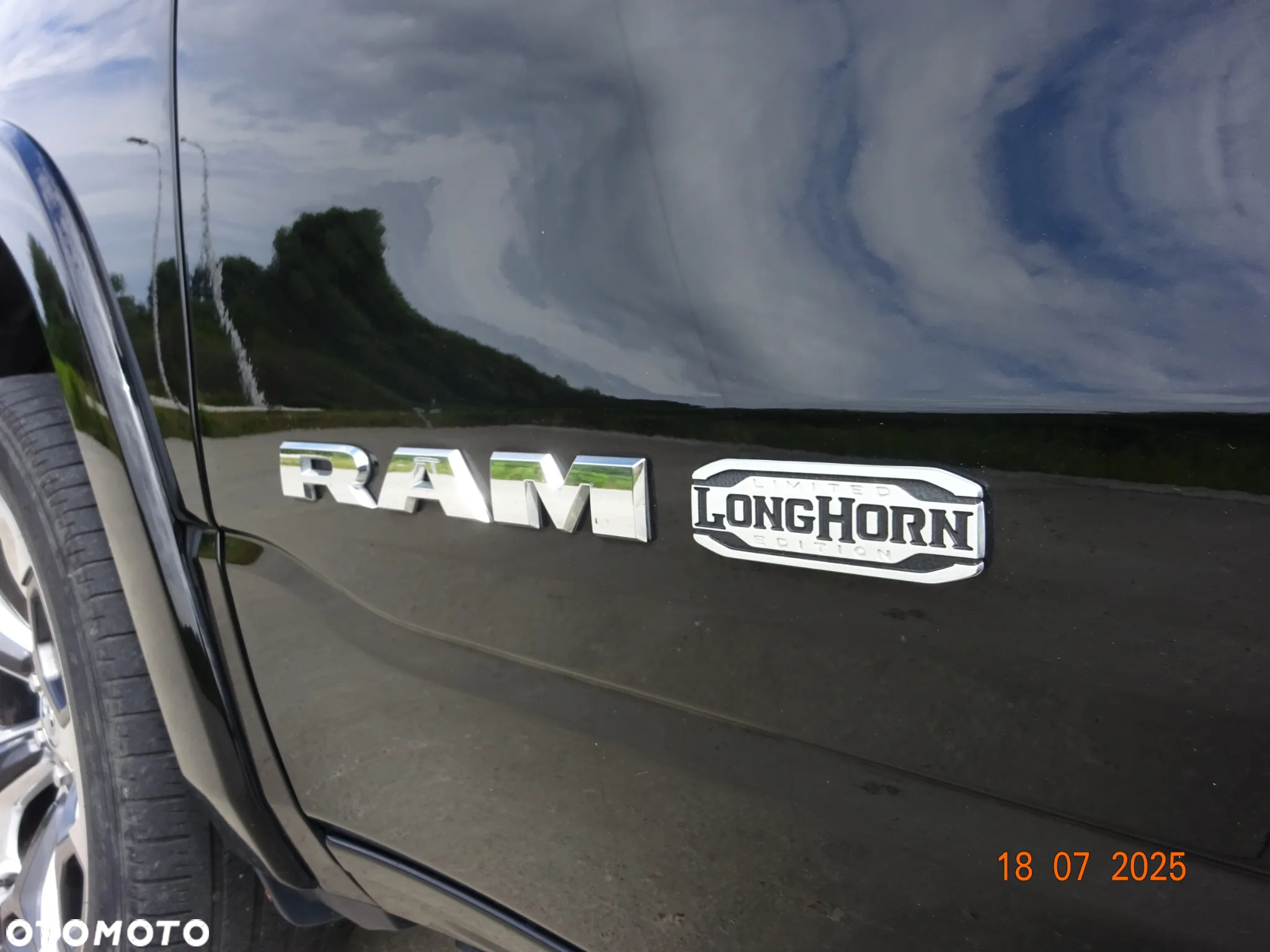 RAM 1500 5.7 eTorque Crew Cab Shortbed Longhorn Chrome - 38