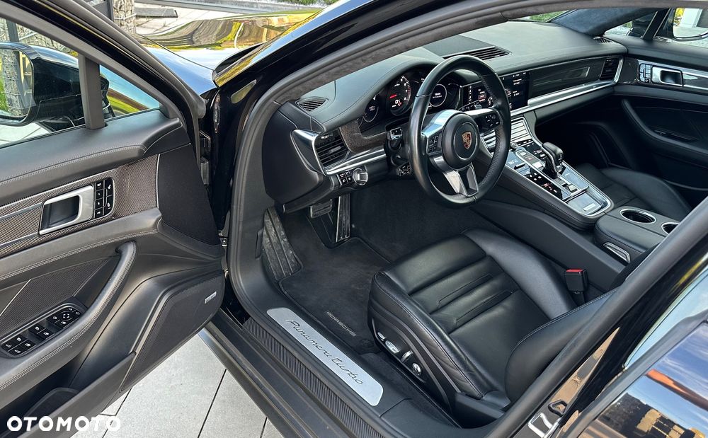 Porsche Panamera Turbo Sport Turismo - 7