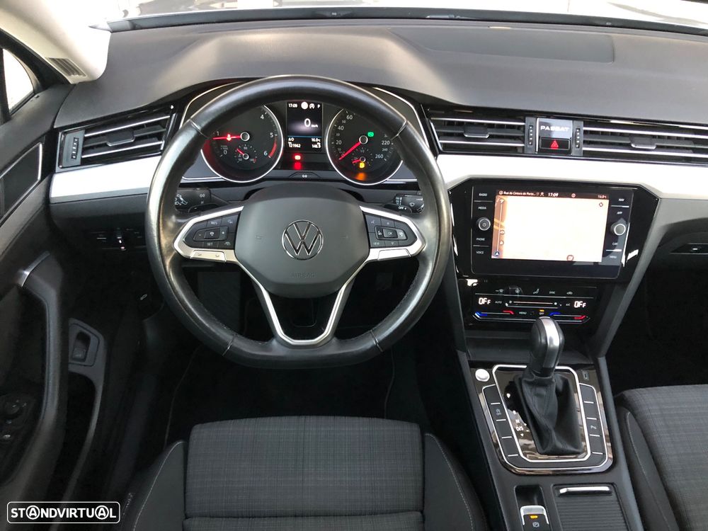VW Passat Variant 2.0 TDi Business DSG - 32