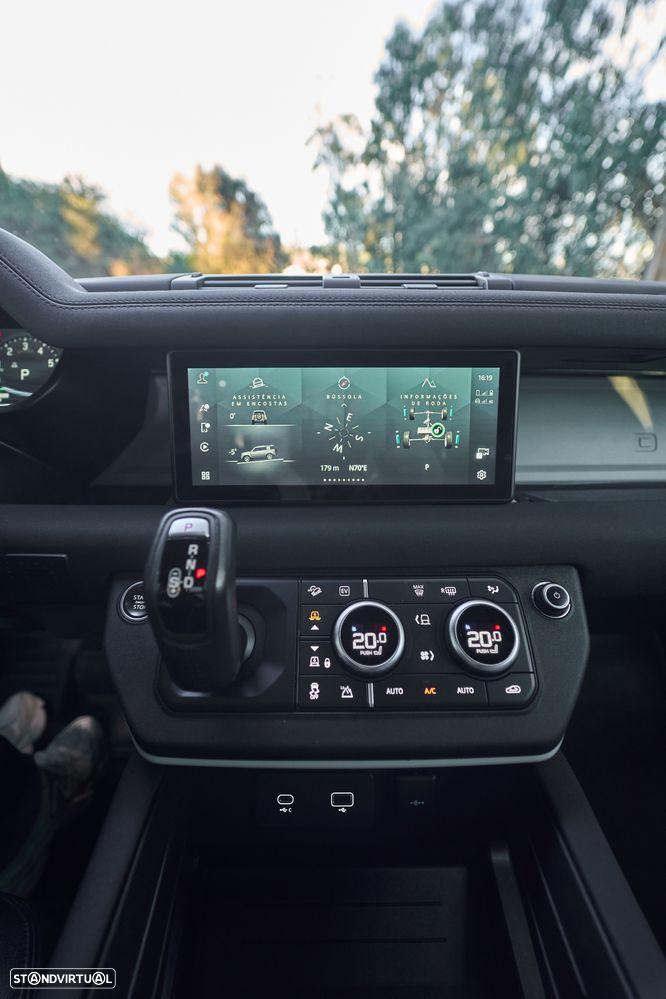 Land Rover Defender 110 P400e SE - 35