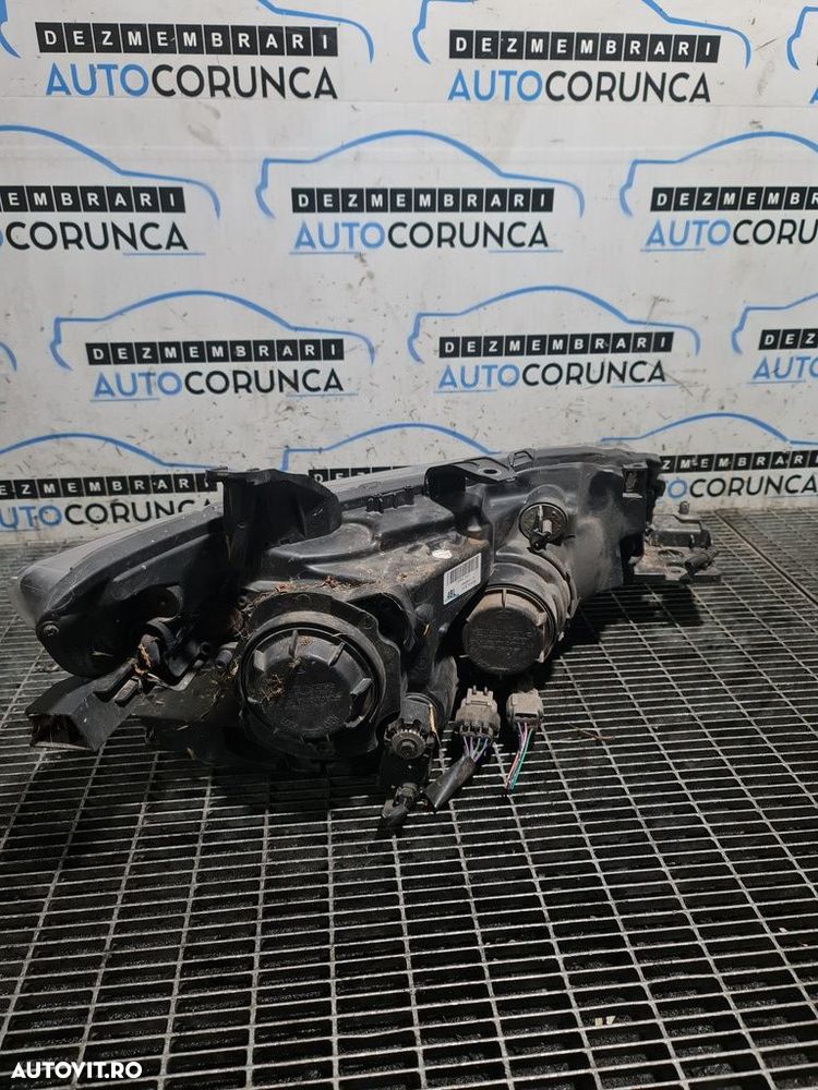 Far Stanga Mitsubishi Outlander III 2012 - 2015 SUV 4 Usi (1339) Fara xenon - 2