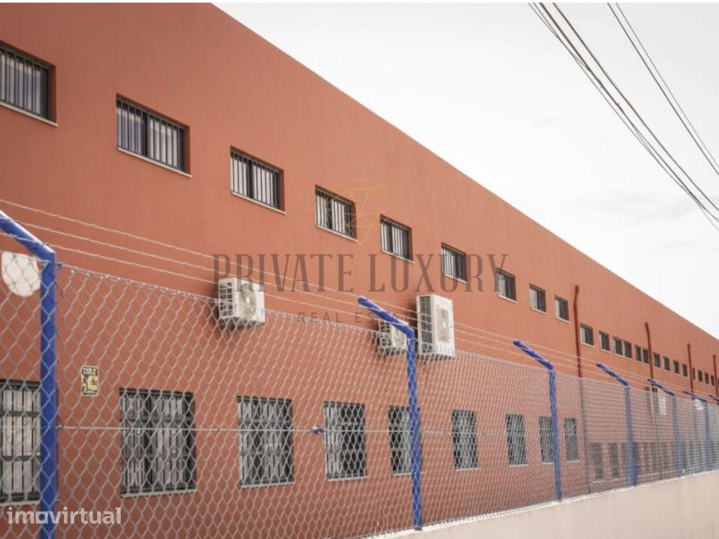 Armazém Renovado com 4.000 m² em Corroios - Grande imagem: 2/9