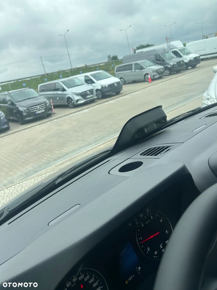 Mercedes-Benz Sprinter - 19