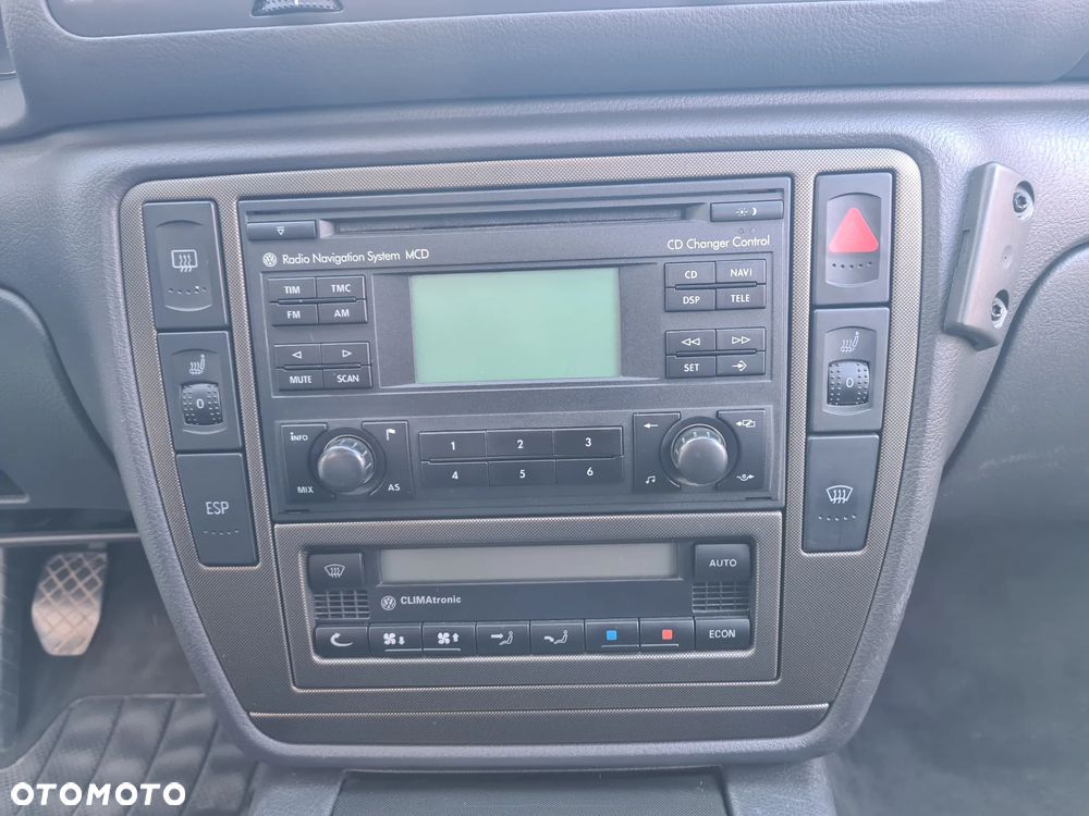 Volkswagen Passat 1.9 TDI Highline - 11