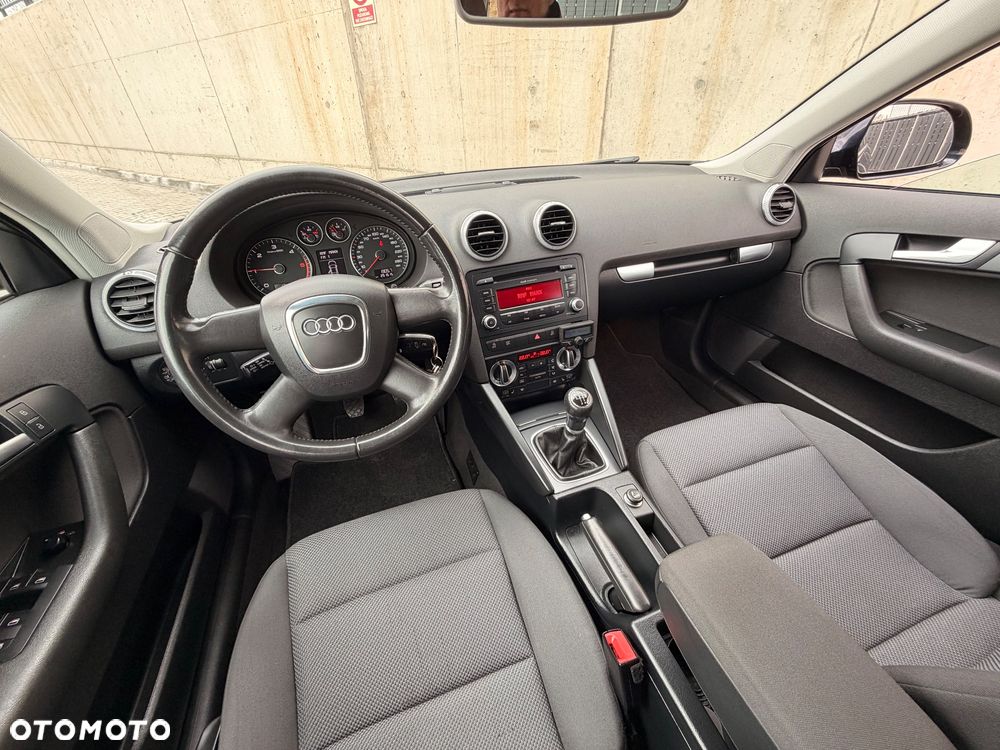 Audi A3 Sportback 1.6 TDI DPF Ambiente - 7