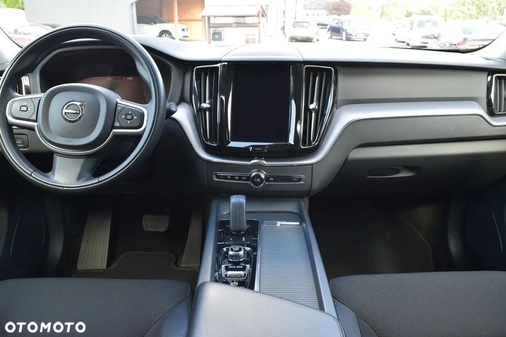 Volvo XC 60 T5 AWD Momentum Pro - 31