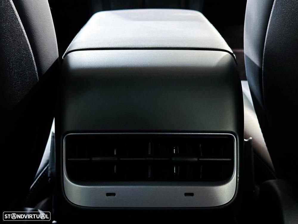 Tesla Model Y Long Range Dual Motor AWD - 27