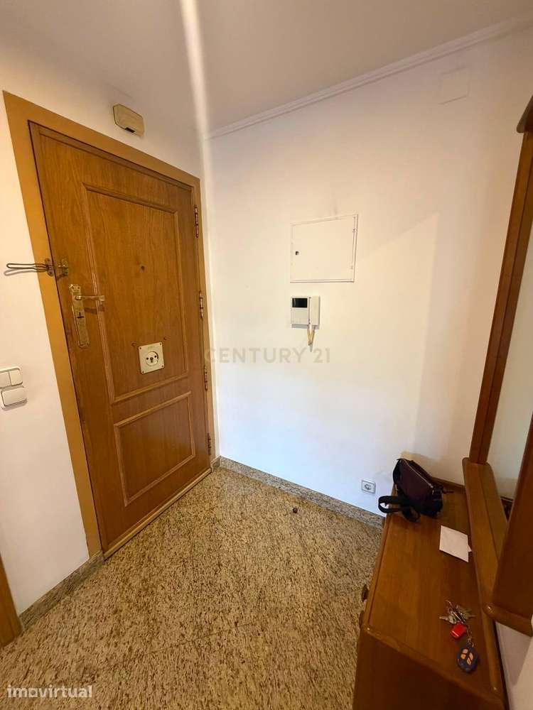 T1 mobilado com 70 m² e garagem junto ao Metro das Laranjeiras - Grande imagem: 5/18
