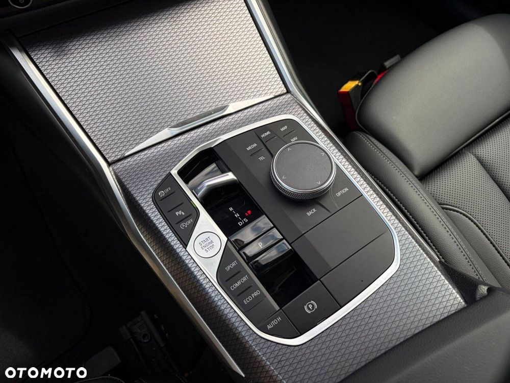 BMW Seria 3 318i M Sport - 24